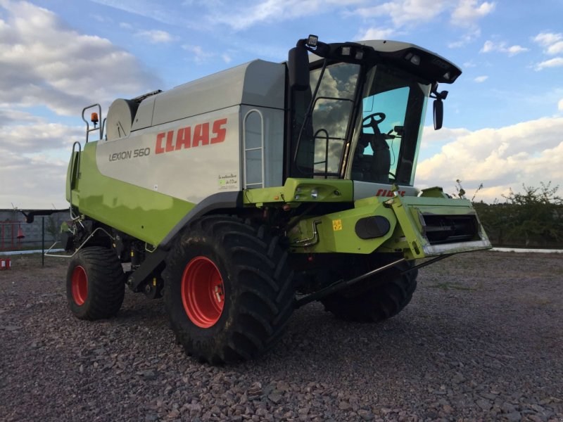 Oldtimer-Mähdrescher of the type CLAAS Lexion 560, Neumaschine in Київ