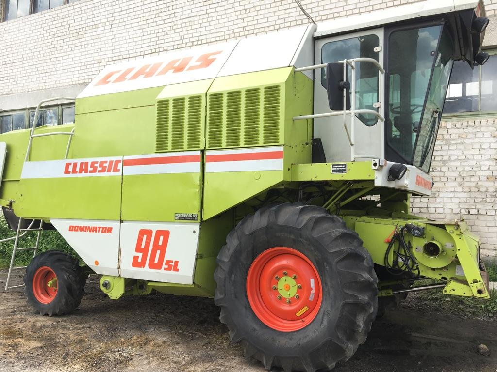 Oldtimer-Mähdrescher del tipo CLAAS Dominator 98 SL, Neumaschine en Ковель (Imagen 1)