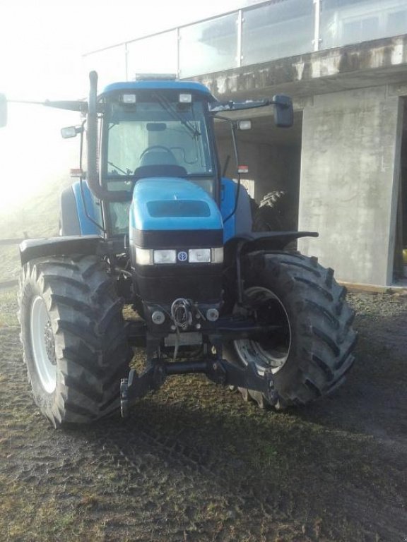 Oldtimer-Traktor du type New Holland TM 155, Neumaschine en Ковель (Photo 1)