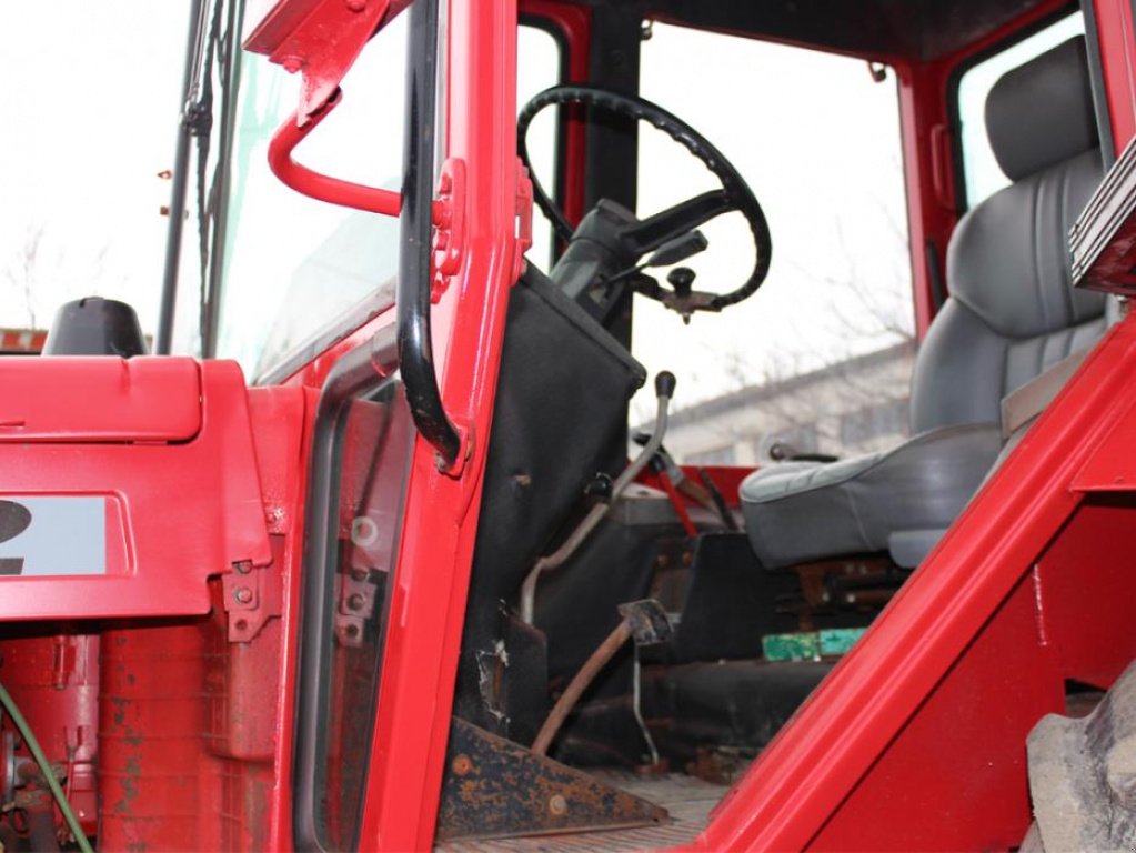 Oldtimer-Traktor van het type Belarus Беларус-82, Neumaschine in Ковель (Foto 10)