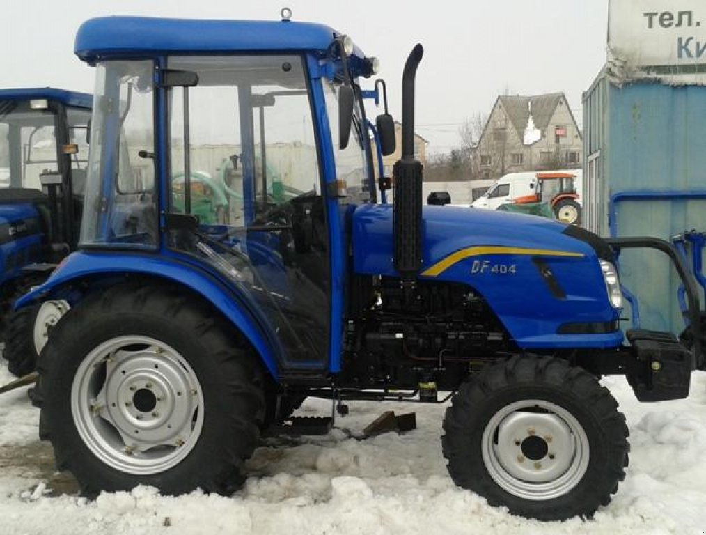 Hopfentraktor van het type Dong Feng DF 404 Cab, Neumaschine in Глеваха (Foto 2)