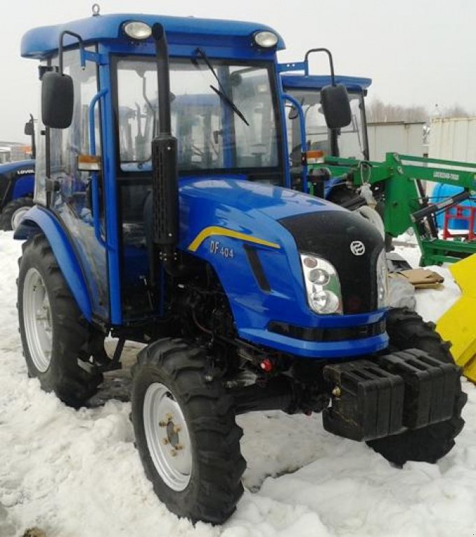 Hopfentraktor del tipo Dong Feng DF 404 Cab, Neumaschine In Глеваха (Immagine 1)