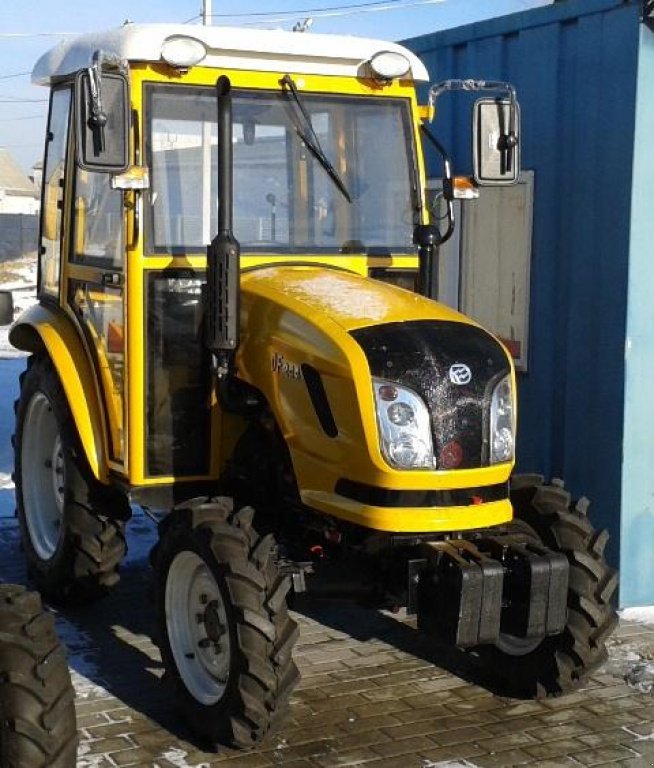 Hopfentraktor van het type Dong Feng DF 244, Neumaschine in Глеваха (Foto 1)