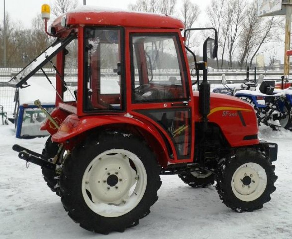 Hopfentraktor van het type Dong Feng DF 244, Neumaschine in Глеваха (Foto 4)