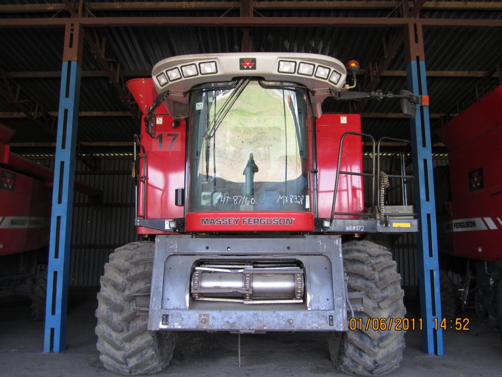 Oldtimer-Mähdrescher van het type Massey Ferguson 9690, Neumaschine in Бориспіль (Foto 1)