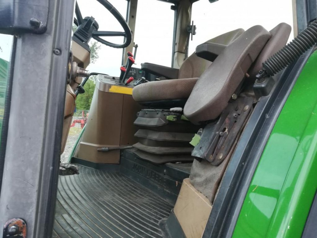 Oldtimer-Traktor van het type John Deere 6400, Neumaschine in Белз (Foto 6)