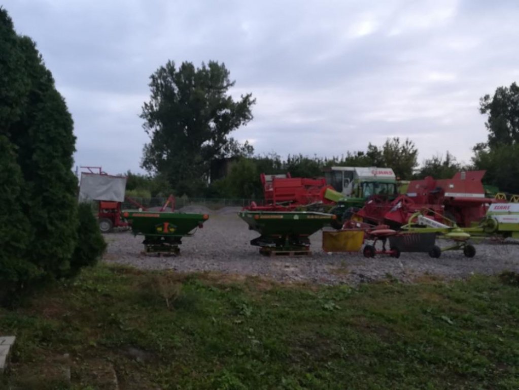 Oldtimer-Traktor van het type John Deere 6400, Neumaschine in Белз (Foto 8)