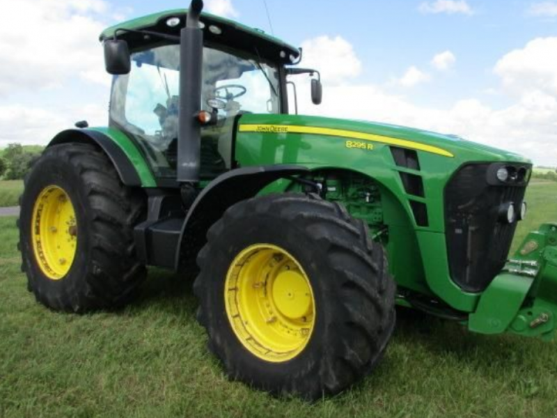 John deere catalog. John Deere 8295r. Трактор Джон Дир 8295r. John Deere_r582570. John Deere 8295r салон.