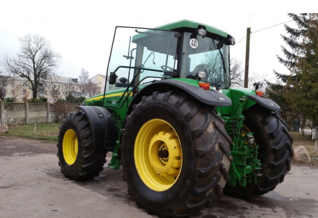 Oldtimer-Traktor del tipo John Deere 9300, Neumaschine en Золочів (Imagen 2)