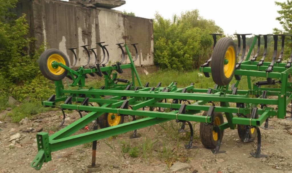 Kartoffelpflegetechnik of the type John Deere 1010,  in Калинівка (Picture 1)