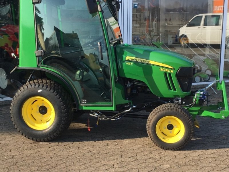 John Deere 2025 R Kommunaltraktor, 31832 Alferde