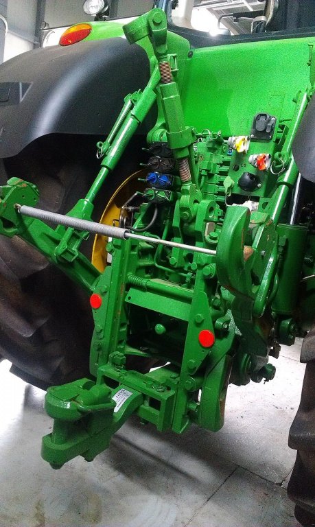 Oldtimer-Traktor van het type John Deere 8320R, Neumaschine in Не обрано (Foto 3)