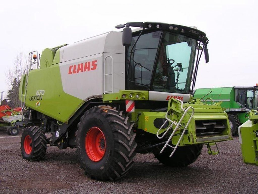 Oldtimer-Mähdrescher typu CLAAS Lexion 670,  v Маріуполь (Obrázek 1)