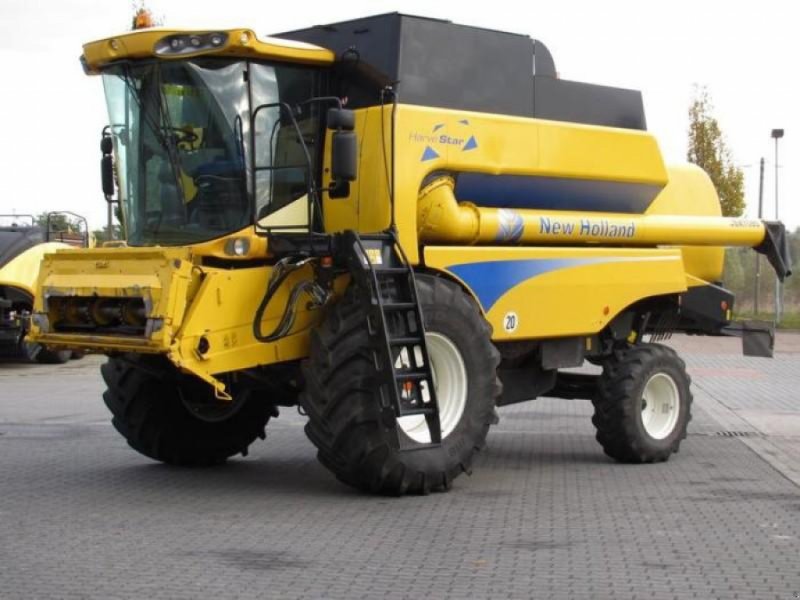 Oldtimer-Mähdrescher του τύπου New Holland CSX7080,  σε Маріуполь