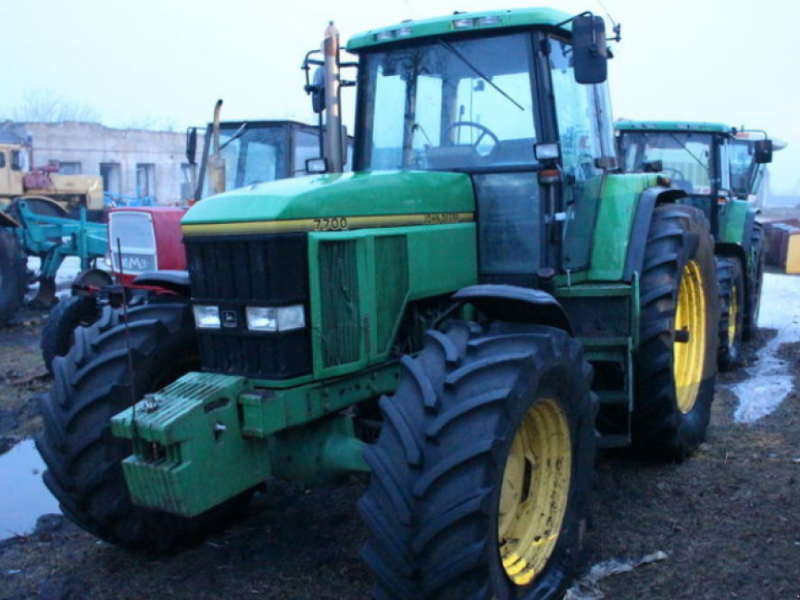 Oldtimer-Traktor of the type John Deere 7700,  in Миколаїв