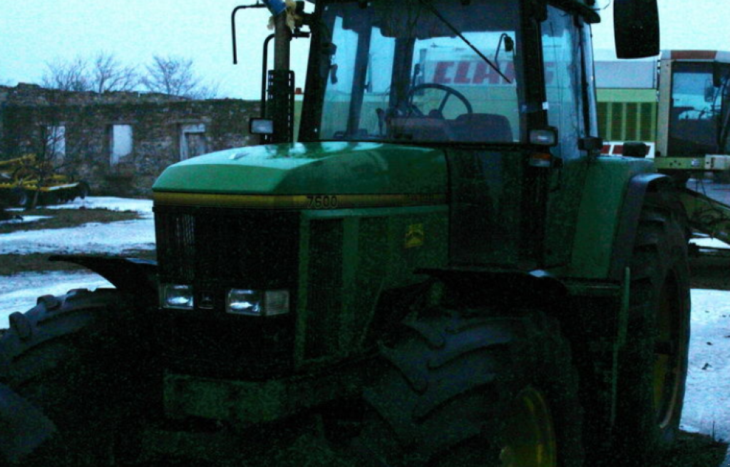 Oldtimer-Traktor of the type John Deere 7600, Neumaschine in Миколаїв (Picture 1)