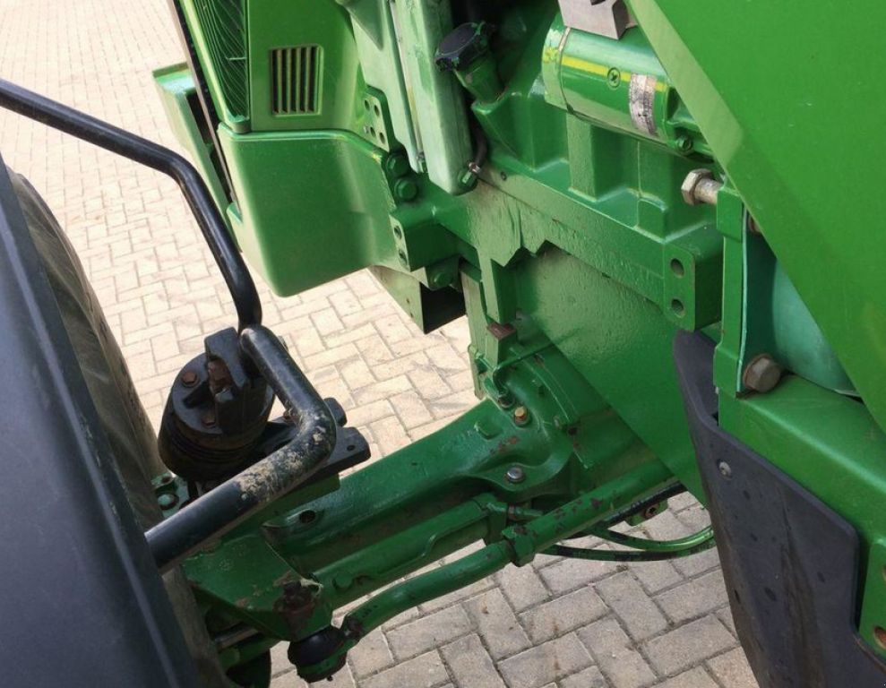 Oldtimer-Traktor Türe ait John Deere 8100, Neumaschine içinde Київ (resim 4)