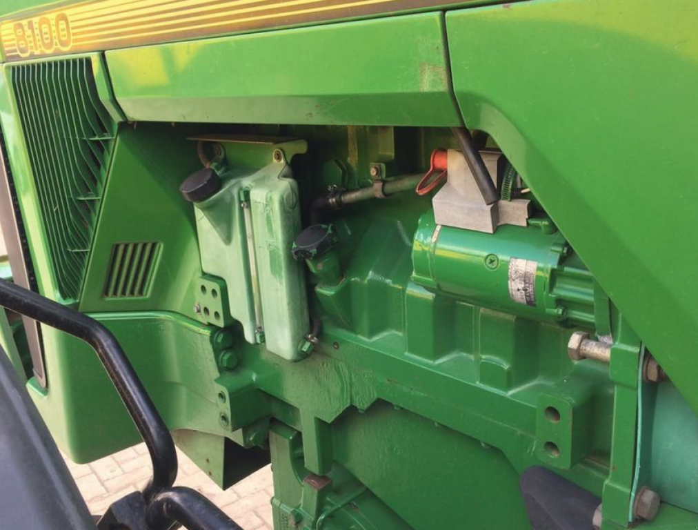 Oldtimer-Traktor του τύπου John Deere 8100, Neumaschine σε Київ (Φωτογραφία 9)