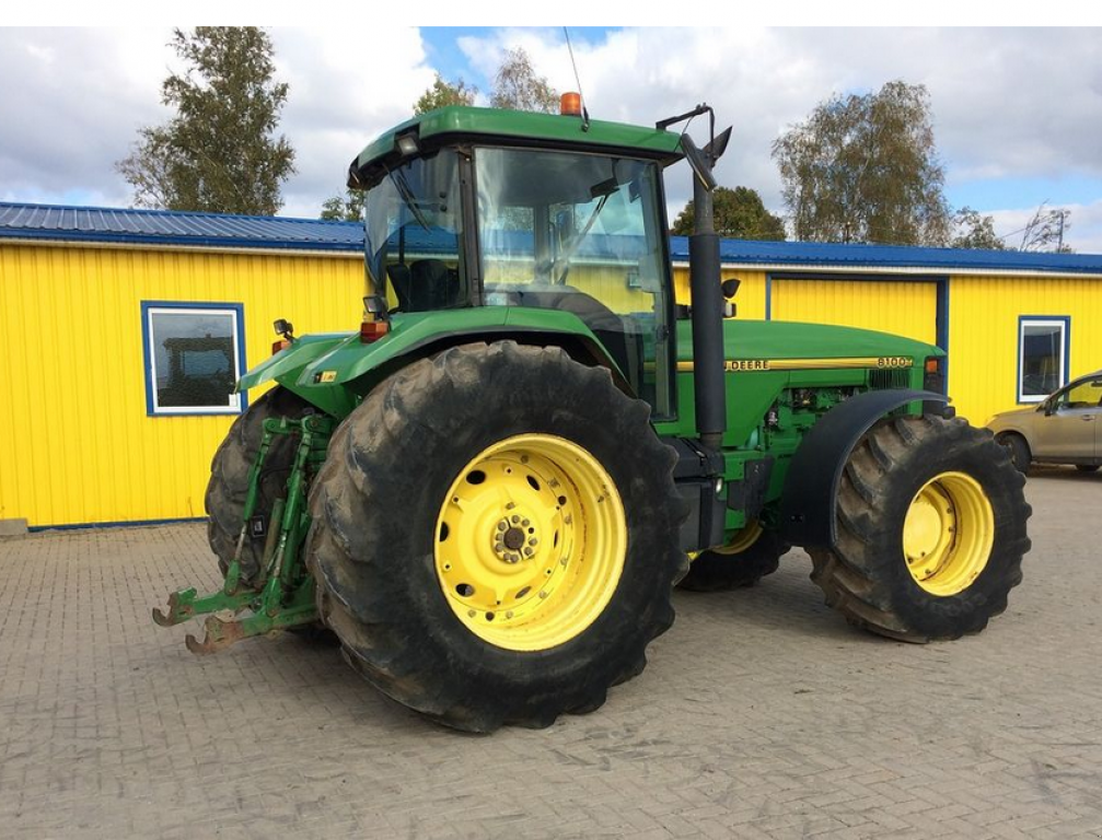 Oldtimer-Traktor Türe ait John Deere 8100, Neumaschine içinde Київ (resim 7)