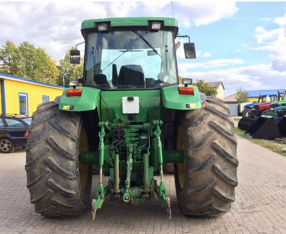 Oldtimer-Traktor Türe ait John Deere 8100, Neumaschine içinde Київ (resim 6)