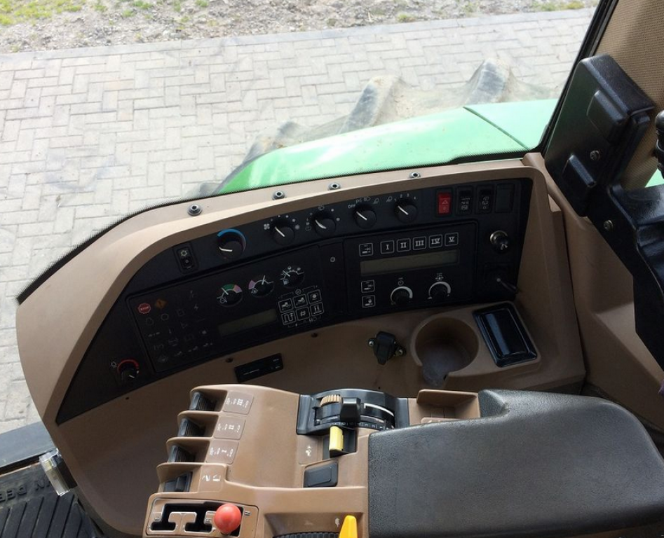 Oldtimer-Traktor του τύπου John Deere 8100, Neumaschine σε Київ (Φωτογραφία 3)