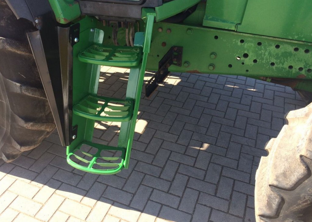 Oldtimer-Traktor van het type John Deere 6610, Neumaschine in Київ (Foto 8)