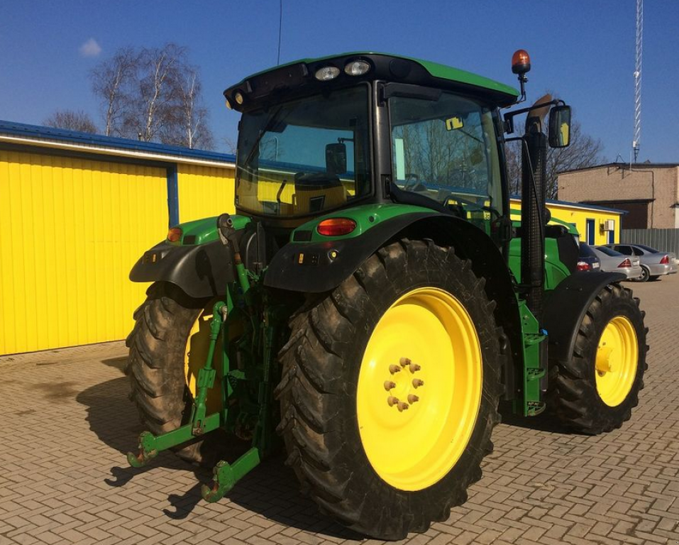 Oldtimer-Traktor Türe ait John Deere 6130R, Neumaschine içinde Київ (resim 1)