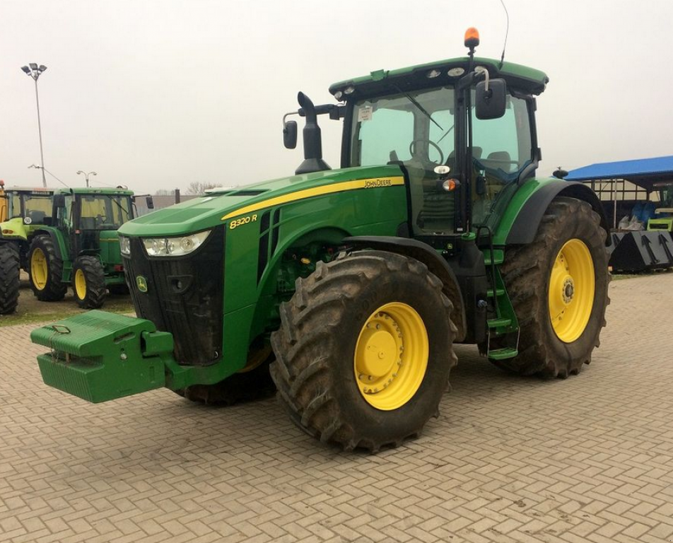 Oldtimer-Traktor del tipo John Deere 8320R, Neumaschine en Київ (Imagen 3)