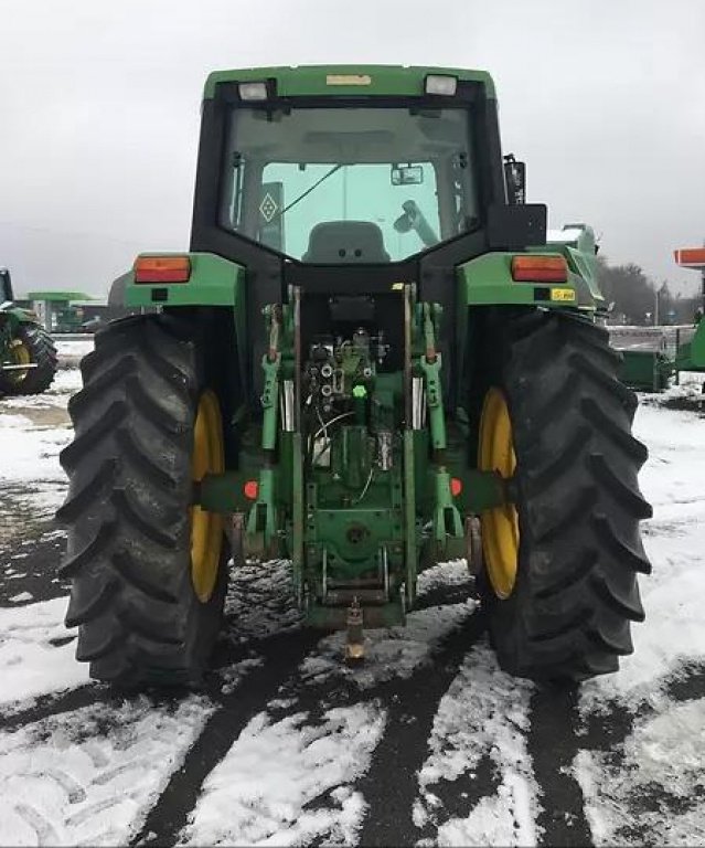 Oldtimer-Traktor Türe ait John Deere 6800, Neumaschine içinde Луцьк (resim 4)