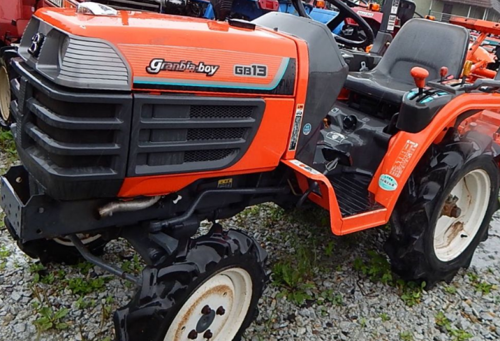 Hopfentraktor van het type Kubota GB-13, Neumaschine in Харків (Foto 1)