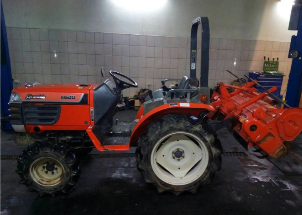 Hopfentraktor del tipo Kubota GB-20, Neumaschine en Харків (Imagen 1)