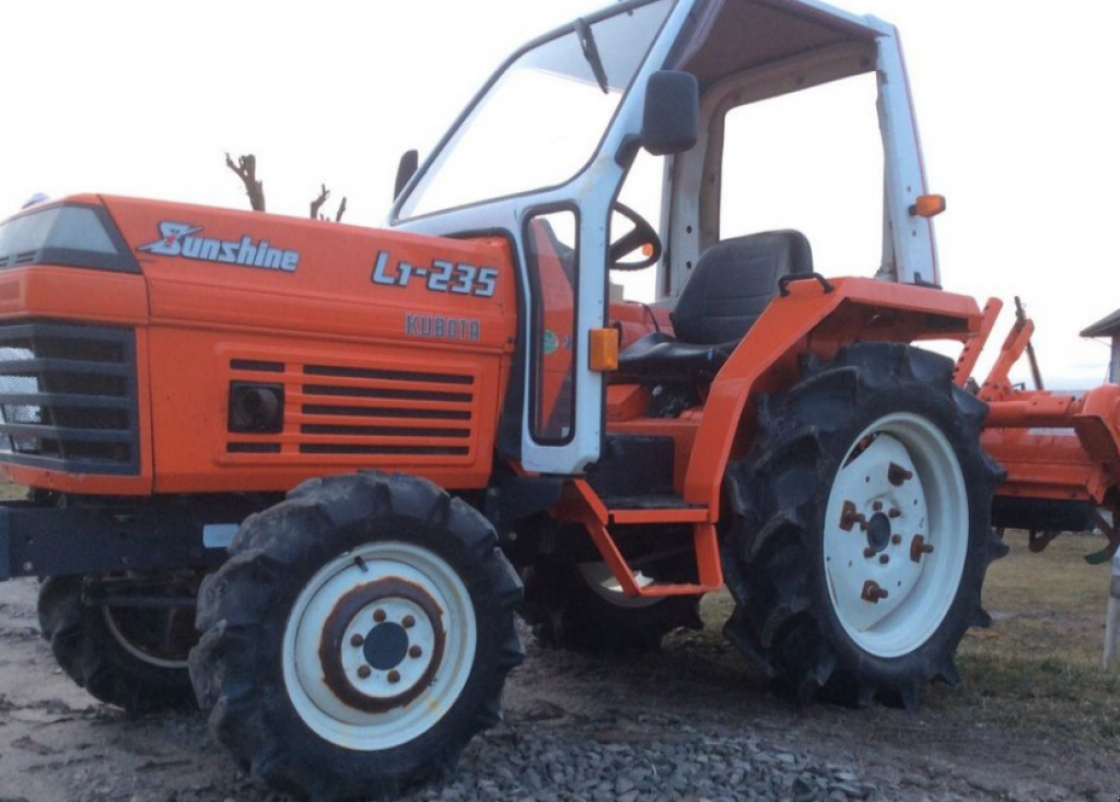 Hopfentraktor του τύπου Kubota L1-235, Neumaschine σε Луцьк (Φωτογραφία 6)