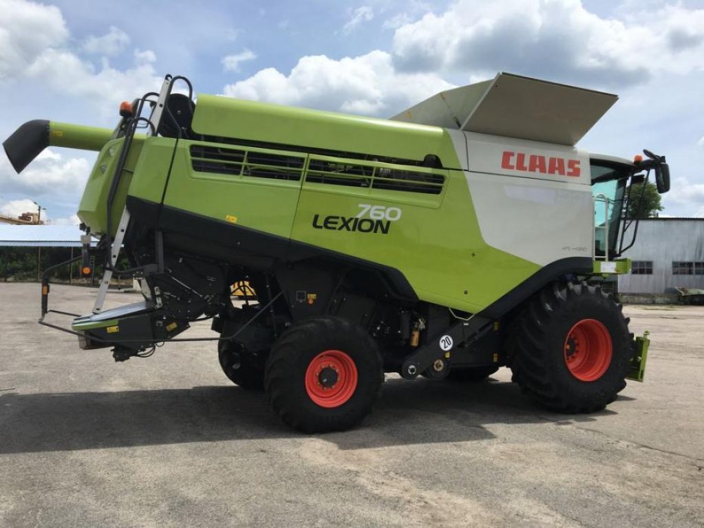 Oldtimer-Mähdrescher of the type CLAAS Lexion 760, Neumaschine in Володарка (Picture 2)