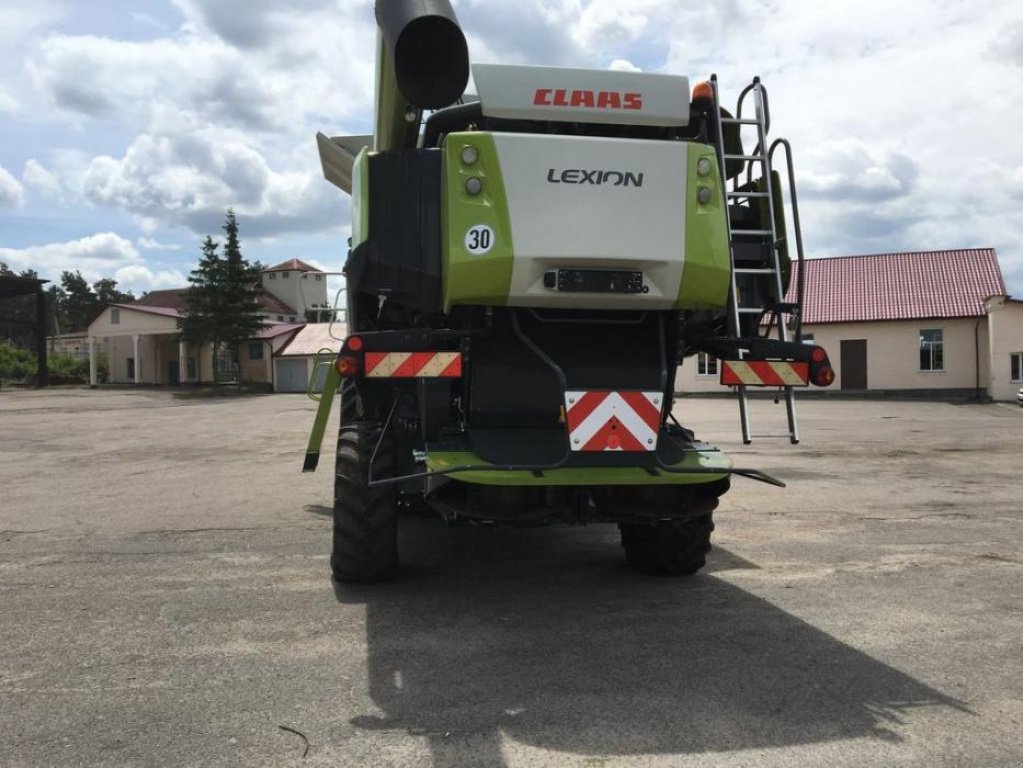 Oldtimer-Mähdrescher Türe ait CLAAS Lexion 760, Neumaschine içinde Володарка (resim 4)