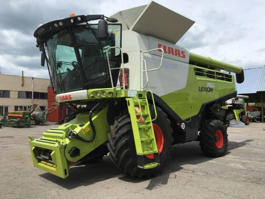 Oldtimer-Mähdrescher of the type CLAAS Lexion 760, Neumaschine in Володарка (Picture 13)