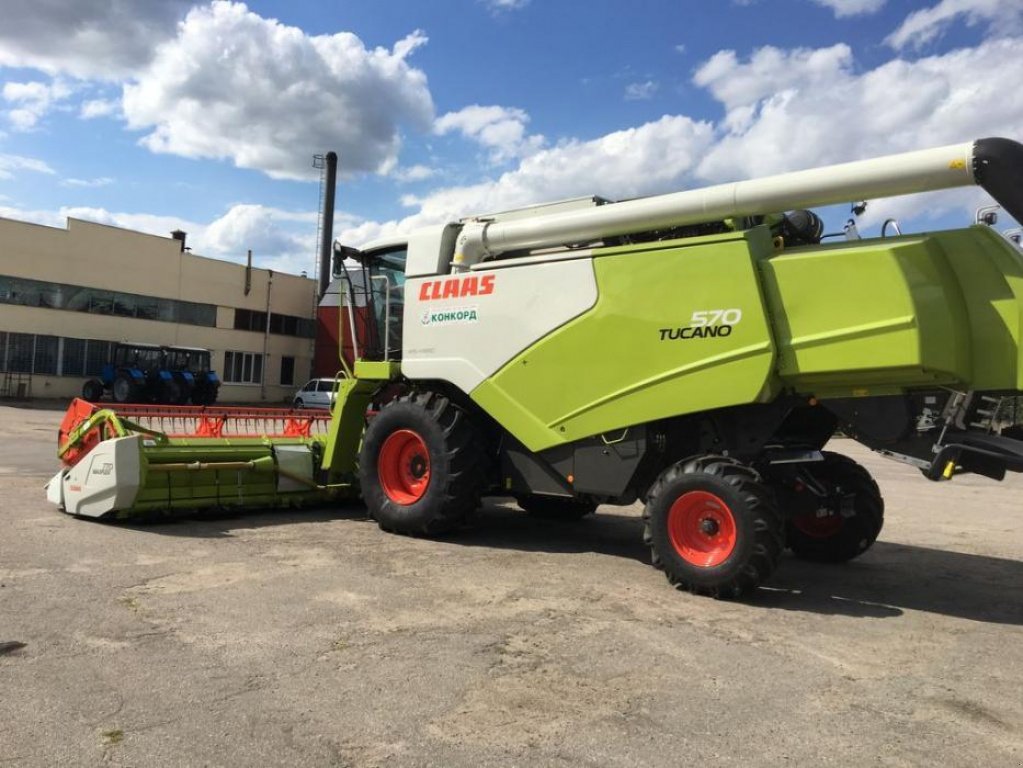 Oldtimer-Mähdrescher van het type CLAAS Tucano 570, Neumaschine in Володарка (Foto 5)