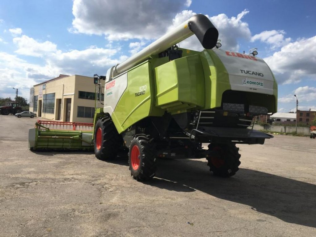 Oldtimer-Mähdrescher van het type CLAAS Tucano 570, Neumaschine in Володарка (Foto 2)