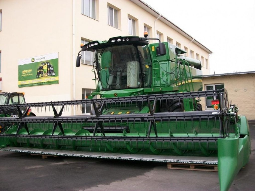 Oldtimer-Mähdrescher van het type John Deere S660i, Neumaschine in Володарка (Foto 8)