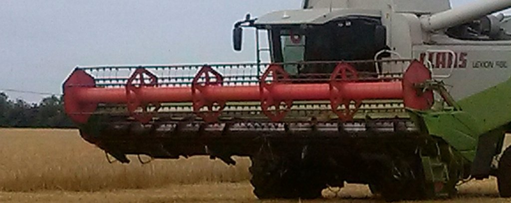 Schneidwerk du type CLAAS V750,  en Саврань (Photo 1)