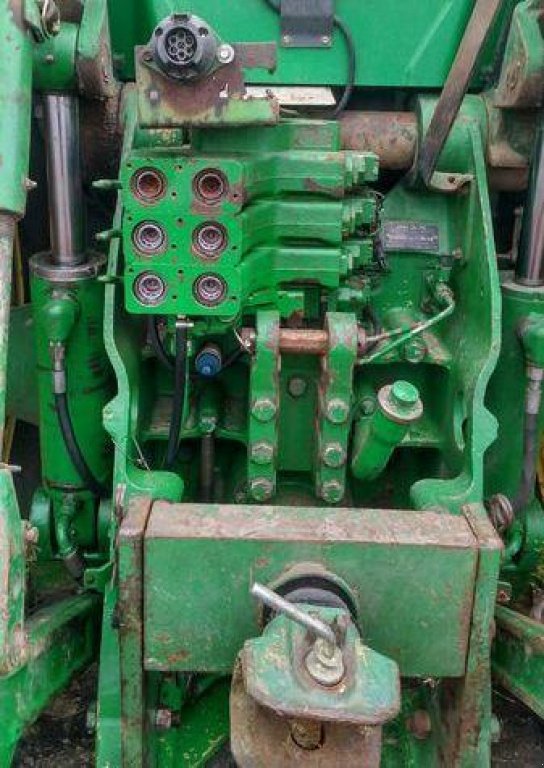 Oldtimer-Traktor van het type John Deere 8200, Neumaschine in Демидівка (Foto 8)