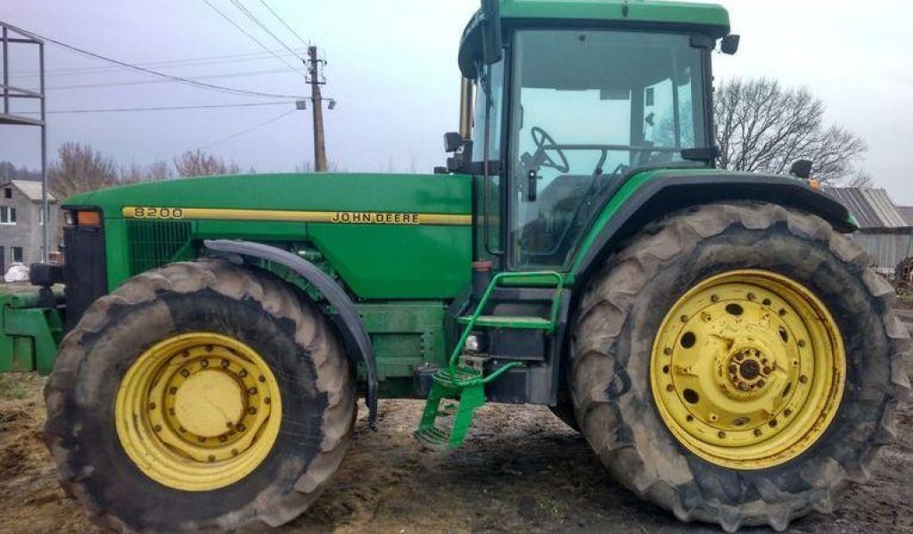 Oldtimer-Traktor Türe ait John Deere 8200, Neumaschine içinde Демидівка (resim 3)