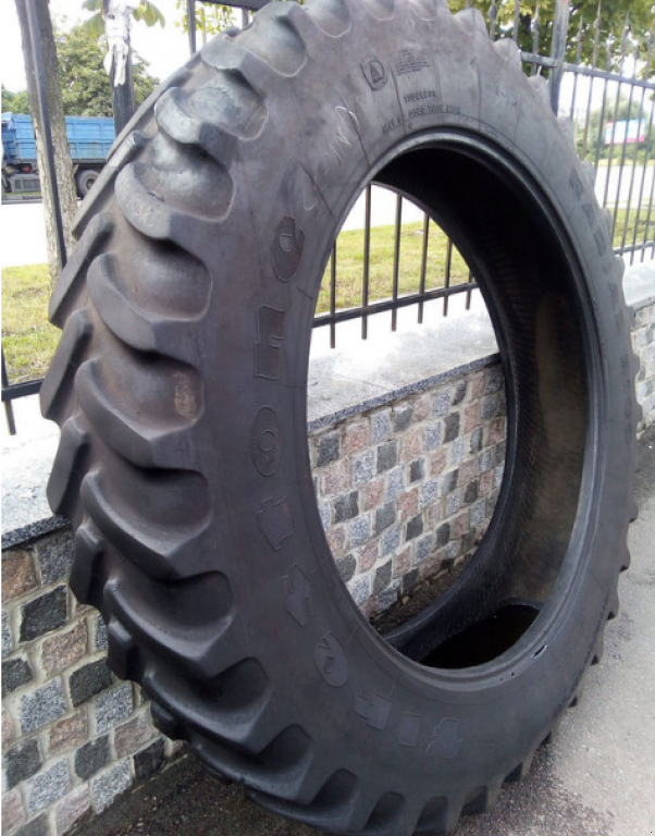 Reifen του τύπου Firestone 380/105R50,  σε Житомир (Φωτογραφία 1)