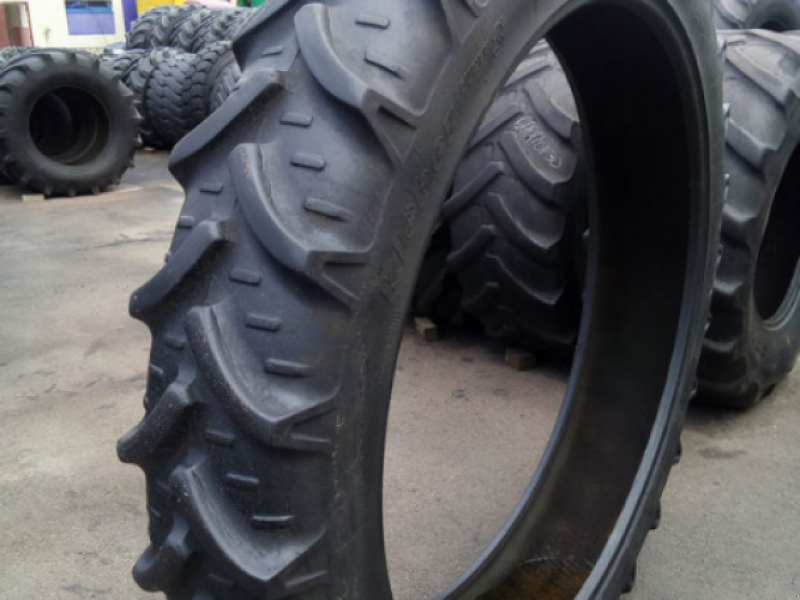 Reifen van het type Kleber 300/95R52,  in Житомир (Foto 1)