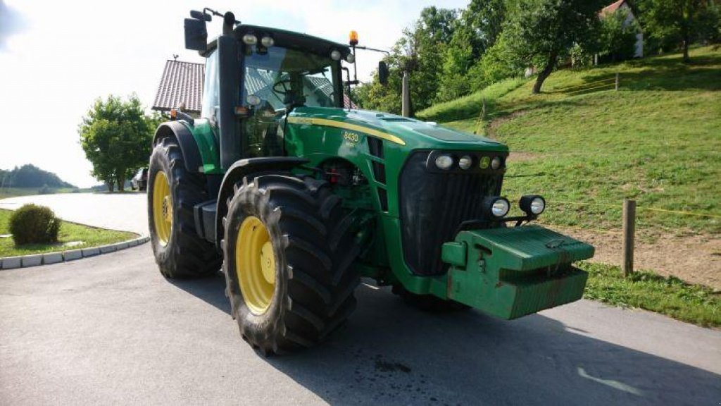 Oldtimer-Traktor del tipo John Deere 8430, Neumaschine In Полтава (Immagine 1)