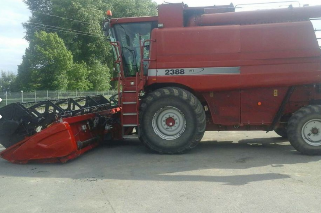 Oldtimer-Mähdrescher tipa Case IH Axial Flow 2388, Neumaschine u Хмельницький (Slika 1)