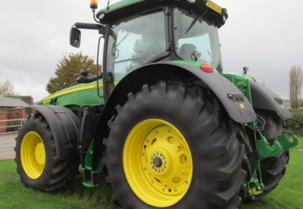 Oldtimer-Traktor typu John Deere 8370R, Neumaschine v Біла Церква (Obrázek 9)