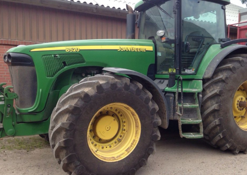 Oldtimer-Traktor of the type John Deere 8520, Neumaschine in Біла Церква (Picture 1)