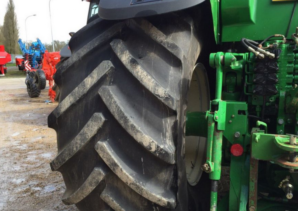 Oldtimer-Traktor des Typs John Deere 8520, Neumaschine in Біла Церква (Bild 7)