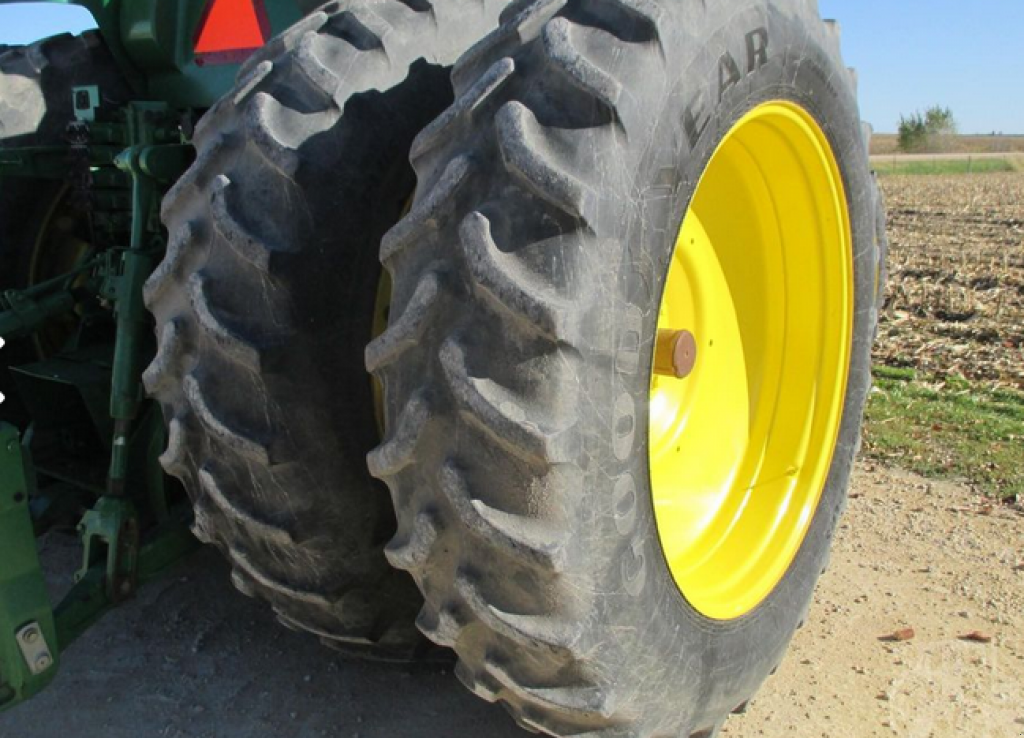 Oldtimer-Traktor van het type John Deere 8430, Neumaschine in Біла Церква (Foto 8)