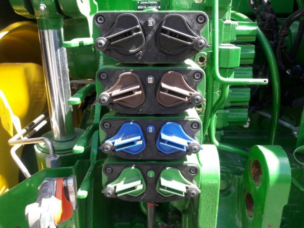 Oldtimer-Traktor of the type John Deere 8285R, Neumaschine in Біла Церква (Picture 3)